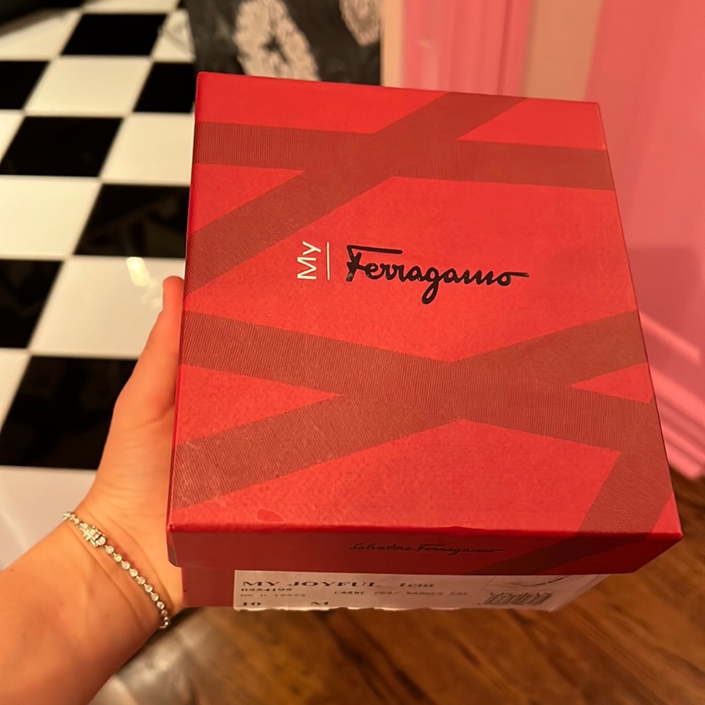 Ferragmo shoe box